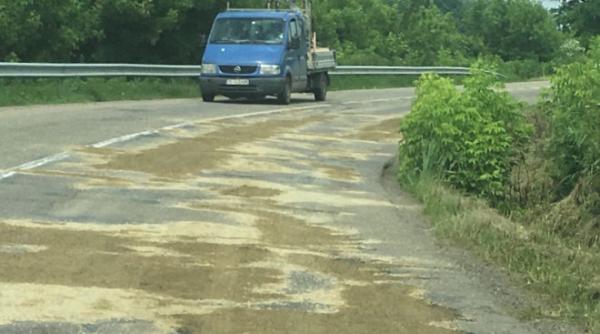 drum national reparat cu o roaba de nisip