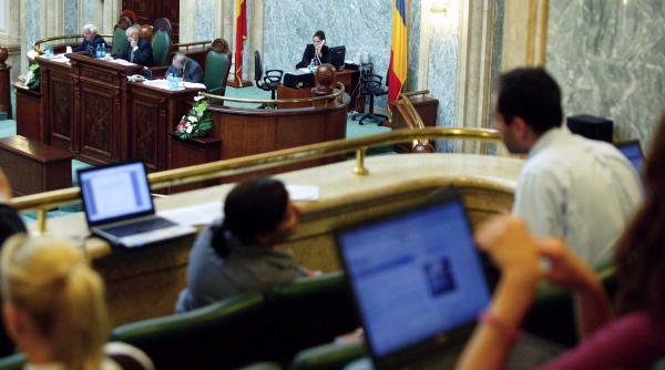 senat proiectul de abilitare a guvernului de a emite ordonante in vacanta parlamentara respins
