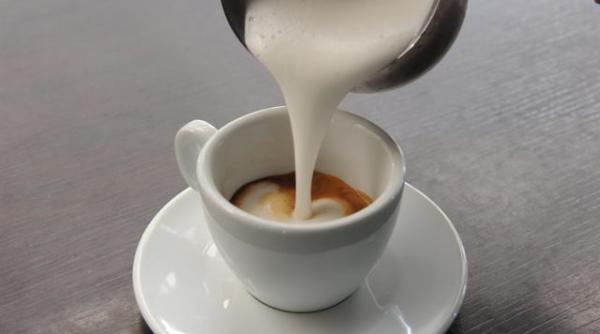 atentie ceaiul si cafeaua te pot imbolnavi de cancer daca le bei gresit