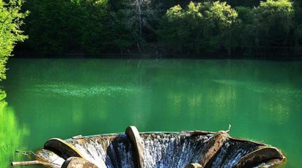locuri misterioase din romania palnia din lacul vida unica in lume