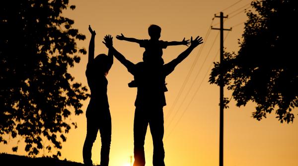 parada de bun simt a unui cuplu gay care creste un copil