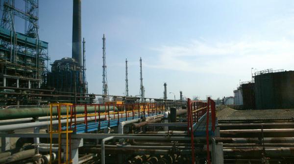 protest spontan al salariatilor de pe platforma petromidia navodari