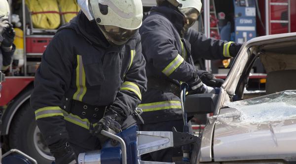 un nou incident la buzau un microbuz cu calatori a luat foc in trafic la iesire din mihailesti
