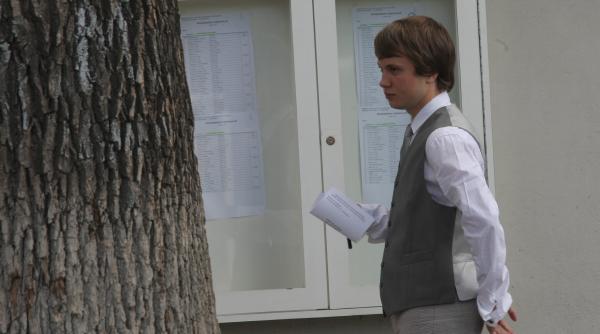 elevii cu ghinion la bac pot studia afara