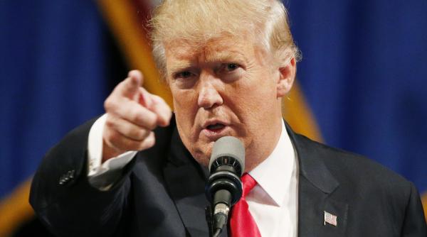 trump o acuza pe clinton de coruptie