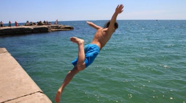 tragedie in lacul morii din bucuresti un baiat a murit inecat iar sora sa e in stare grava