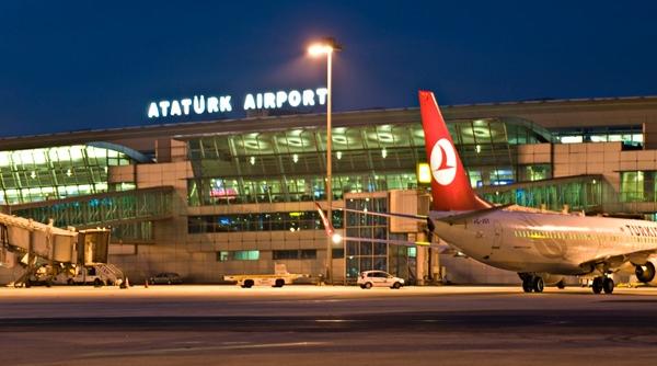 alerta explozii si focuri de arma pe aeroportul ataturk din istanbul