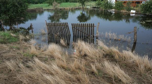 cod rosu de inundatii pe raul pogonis si afluenti ai barzavei in judetul caras severin pana la ora 20 00