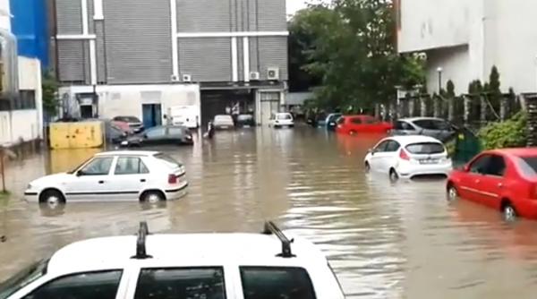 video inundatiile din ramnicu valcea au afectat principalele bulevarde si arestul ipj