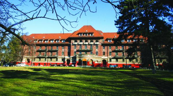 dna se muta in hotel triumf la doi pasi de psd