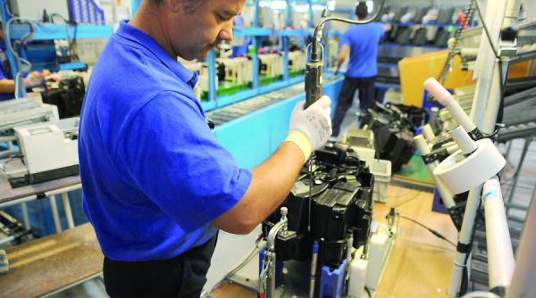 industria auto tureaza pe drumuri de tara