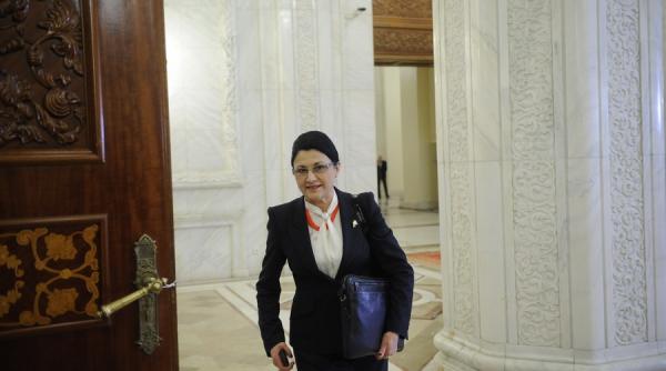 pensionarea profesorilor cu 3 ani mai devreme