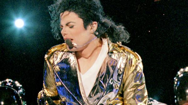 tribut pentru michael jackson romania este prima tara din lume care va gazdui un show in care fostii colegi ai megastarului vor canta alaturi de holograma acestuia