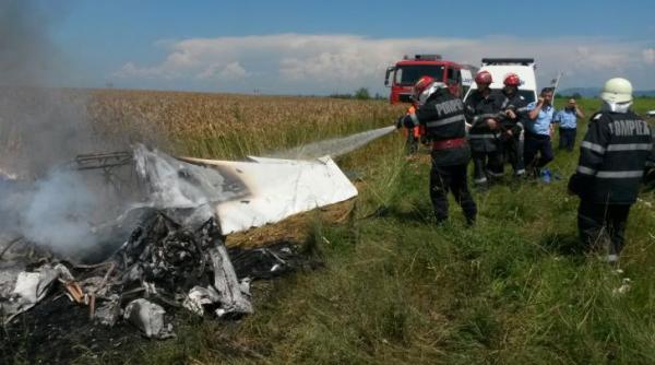 un avion de mici dimensiuni s a prabusit langa sibiu pilotul a murit carbonizat