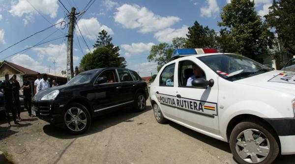 timis politist tarat de un bmw condus de un sofer fara permis si mort de beat
