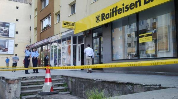 jaf armat la o banca din bistrita