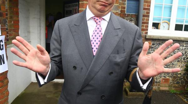 nigel farage si a anuntat demisia