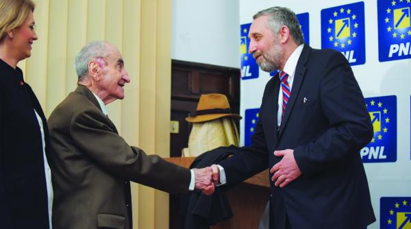 liberalii si au dat cu stanga n dreapta