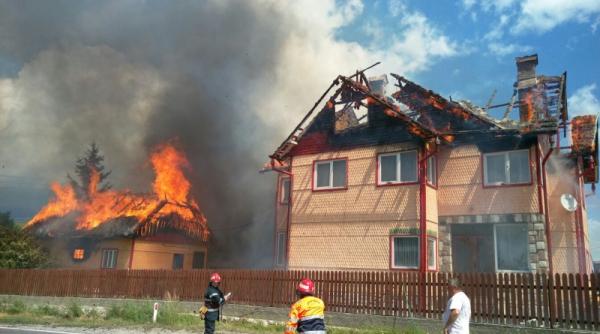 brasov incendiu violent la fundata trei case mistuite de foc