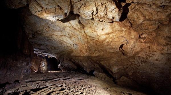 unic in romania pestera coliboaia