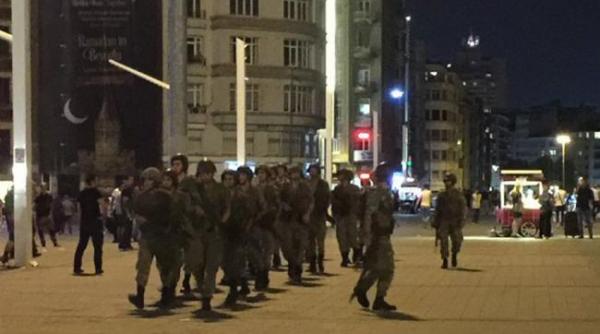 lovitura de stat in turcia armata anunta ca a preluat puterea