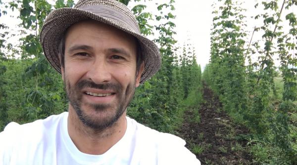 in tinerete chef nicolai tand cosea strangea fanul sapa si a taia lemne