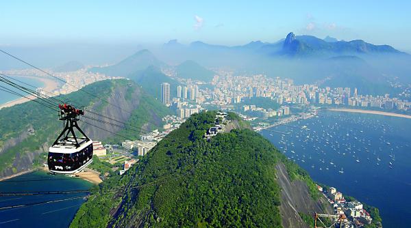 turistii nu si mai iau bani in strainatate bancomatul si pos ul la putere