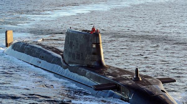 accident in stramtoarea gibraltar un submarin nuclear britanic a fost lovit de o nava comerciala