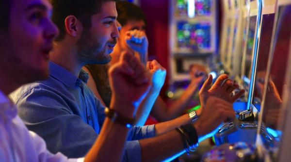 pacatosii fac bugetul cat ii costa viciile pe romani