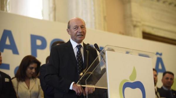 basescu la tabara de vara a tineretului pmp politica e ca matematica se numara e in voturi
