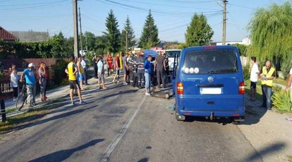 mioveni judetul arges doi morti si noua raniti in urma unui accident in care a fost implicat un microbuz