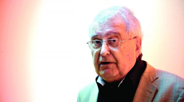 interviu cu profesor doctor paul stoicescu membru al academiei de stiinte medicale tusea si febra insotesc obligatoriu pneumonia