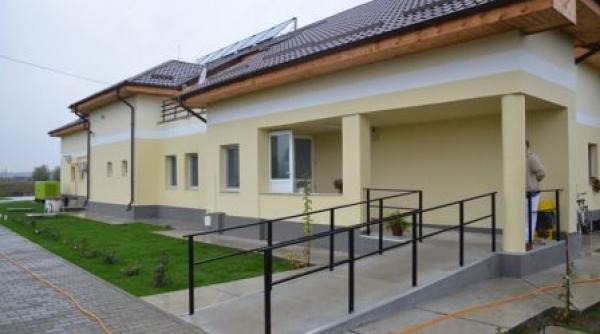 dambovita batran cu larve in rani la picior adus la spitalul judetean targoviste de la un centru social