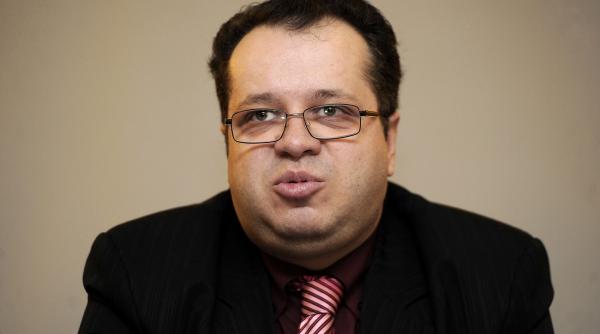 record absolut un functionar este platit de 12 firme toate de stat