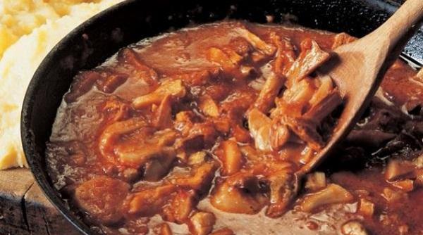 tochitura de porc cu salata