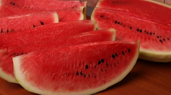 atentie consumul excesiv de pepene rosu poate provoca probleme
