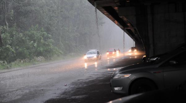 avertizare meteo cod galben de ploi si descarcari electrice in bucuresti
