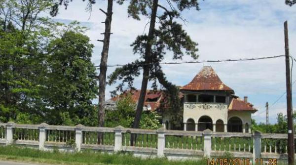 conacul bratienilor din arges vandut pe internet de doi italieni pentru 35 000 de euro