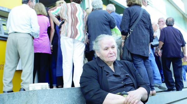 peste 44 300 de romani isi pot pierde economiile