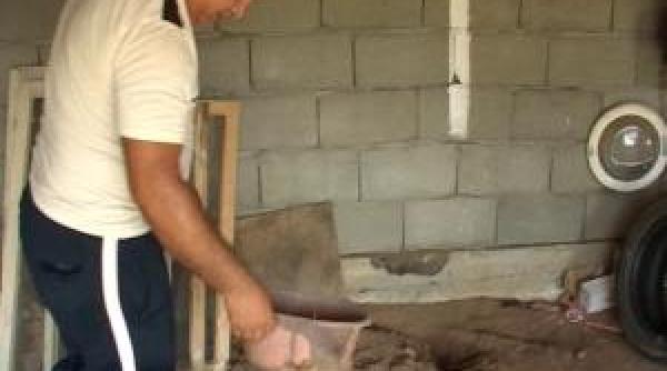 fiica i a furat averea ingropata in pamant ce a facut adolescenta cu aproape 30 000 de dolari