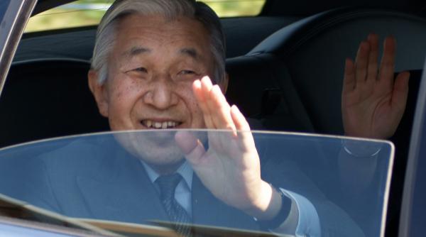 imparatul akihito vrea sa abdice insa constitutia nu ii permite