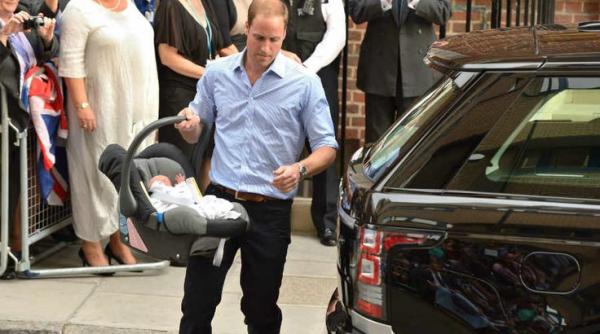 masina cu care a fost scos din maternitate printul george scoasa la licitatie