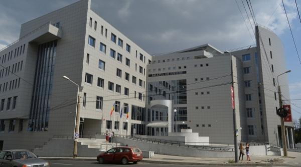 un om de afaceri ajutat de un politist a inchis firma fantoma si a plecat la manastire ce le promitea clientilor