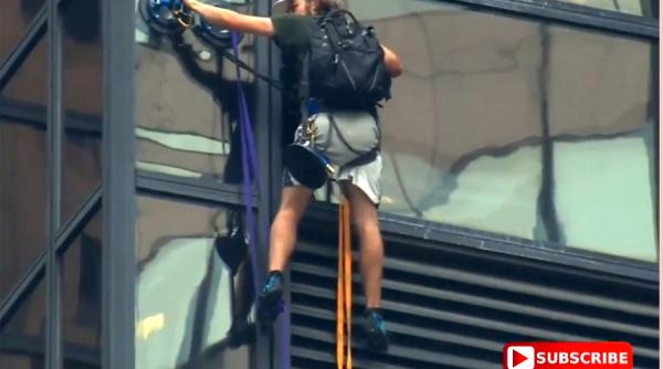 video un barbat care se urca pe fatada trump tower a starnit amuzament dar si groaza la new york