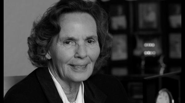 funeralii pentru regina ana cortegiul a ajuns la curtea de arges