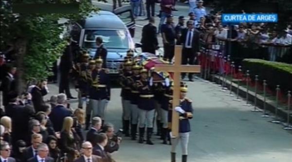 regina ana a fost inmormantata in noua catedrala de la curtea de arges