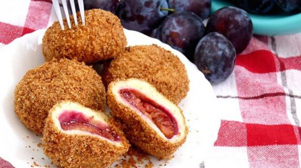 un dulce din copilarie galuste cu prune