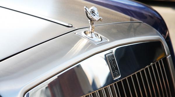 video de ce nu poate fi furata statueta de pe rolls royce