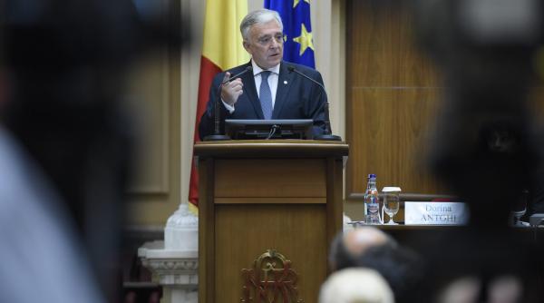 oficial si comparativ lui isarescu ii merge bine