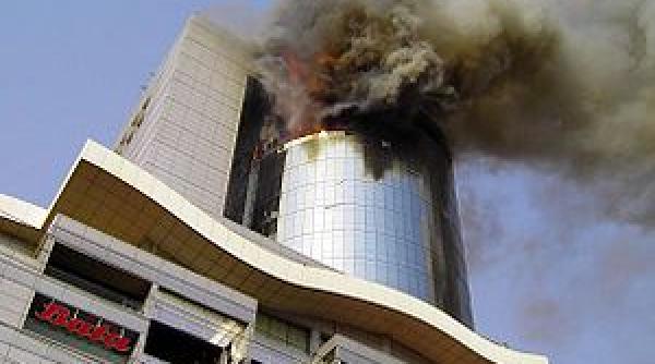incendiu devastator in bashundhara cel mai mare mall din bangladesh